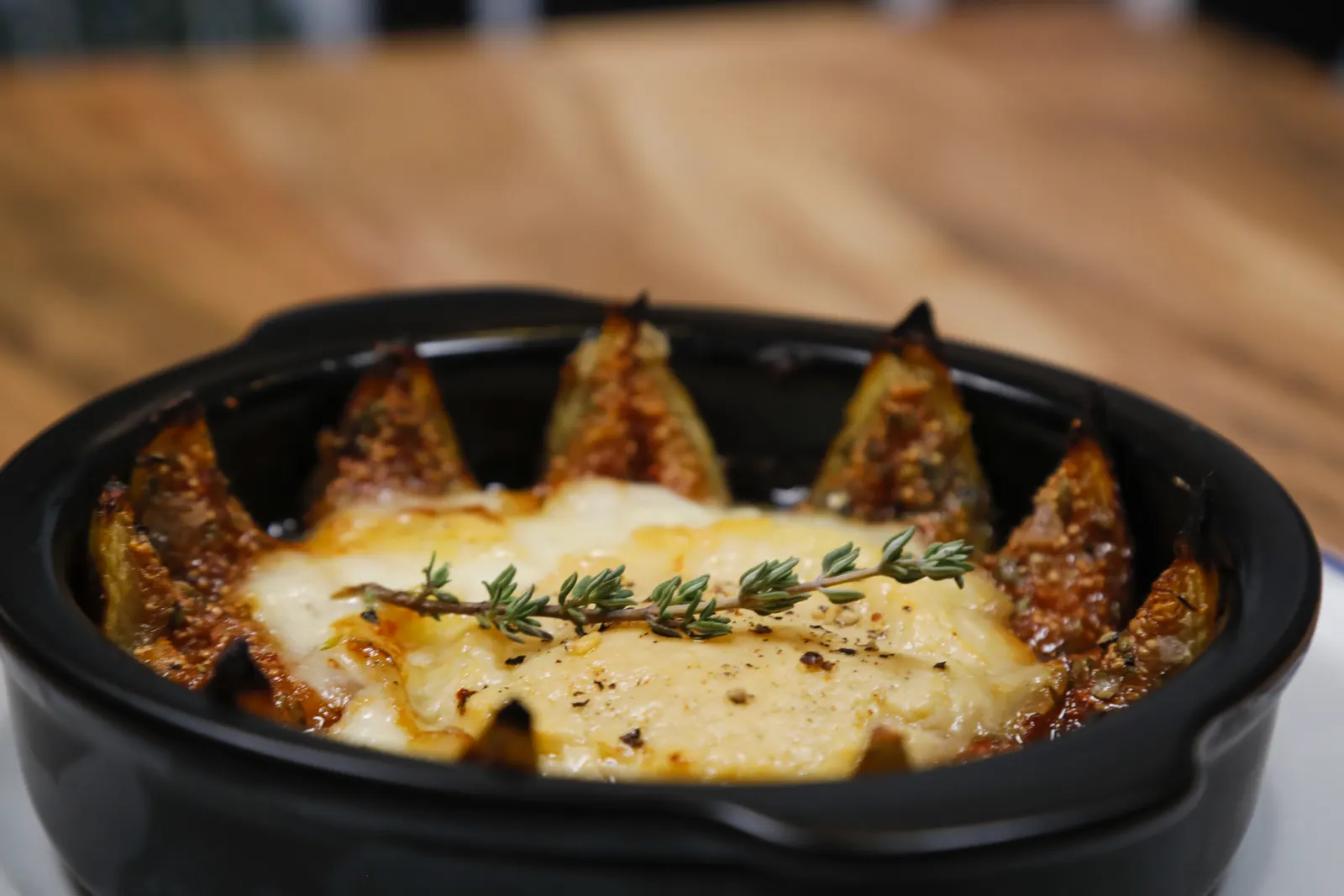 Baked Azeitão cheese, figs and oregano